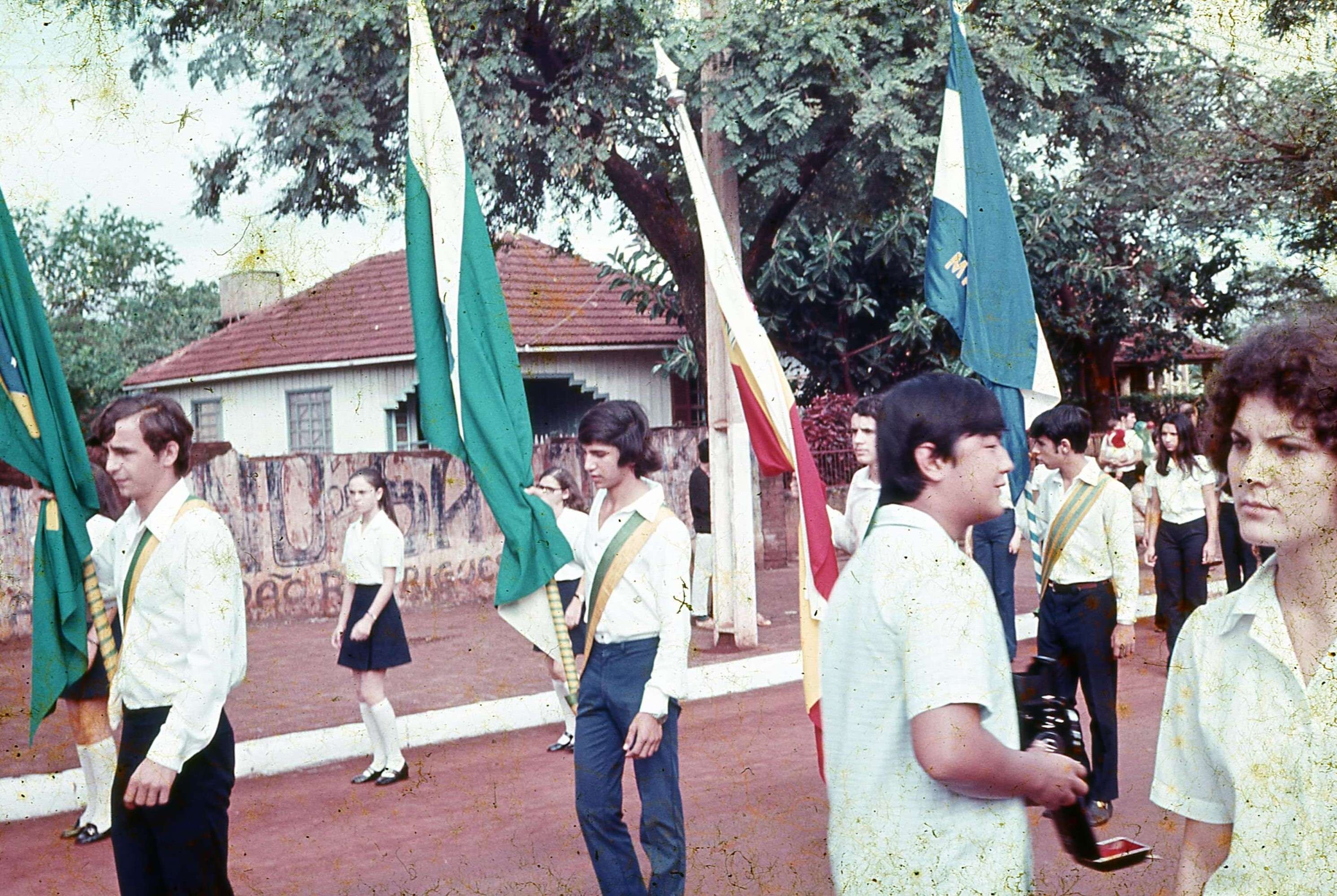 Série: Quem? - Desfile de aniversário - 1971