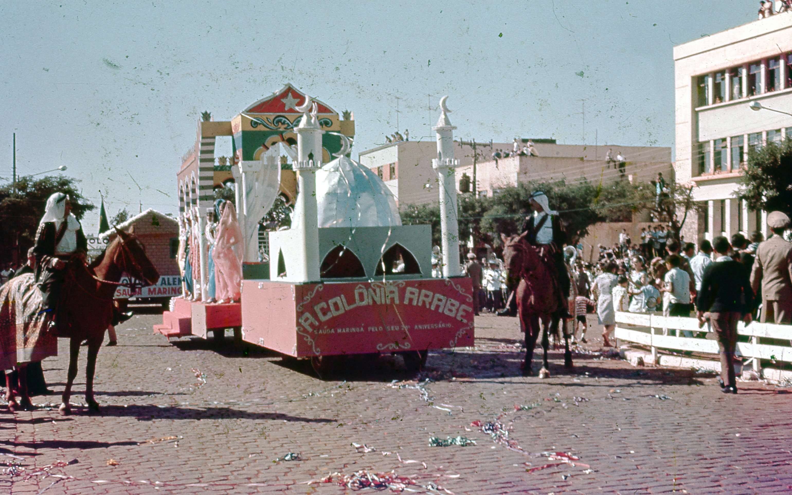 Desfile de aniversário de Maringá - 1967