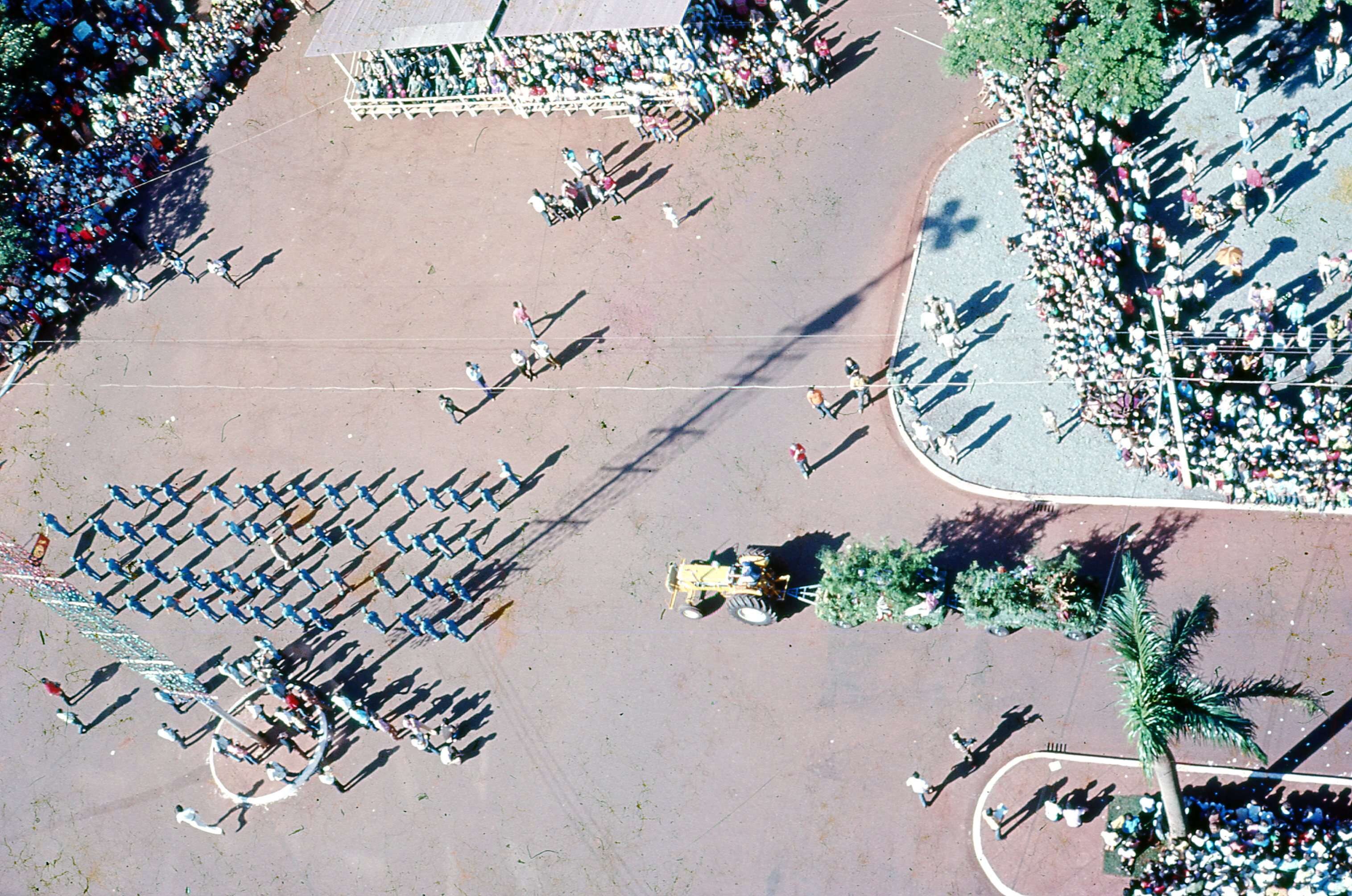 Vista aérea do desfile de Maringá - 1971
