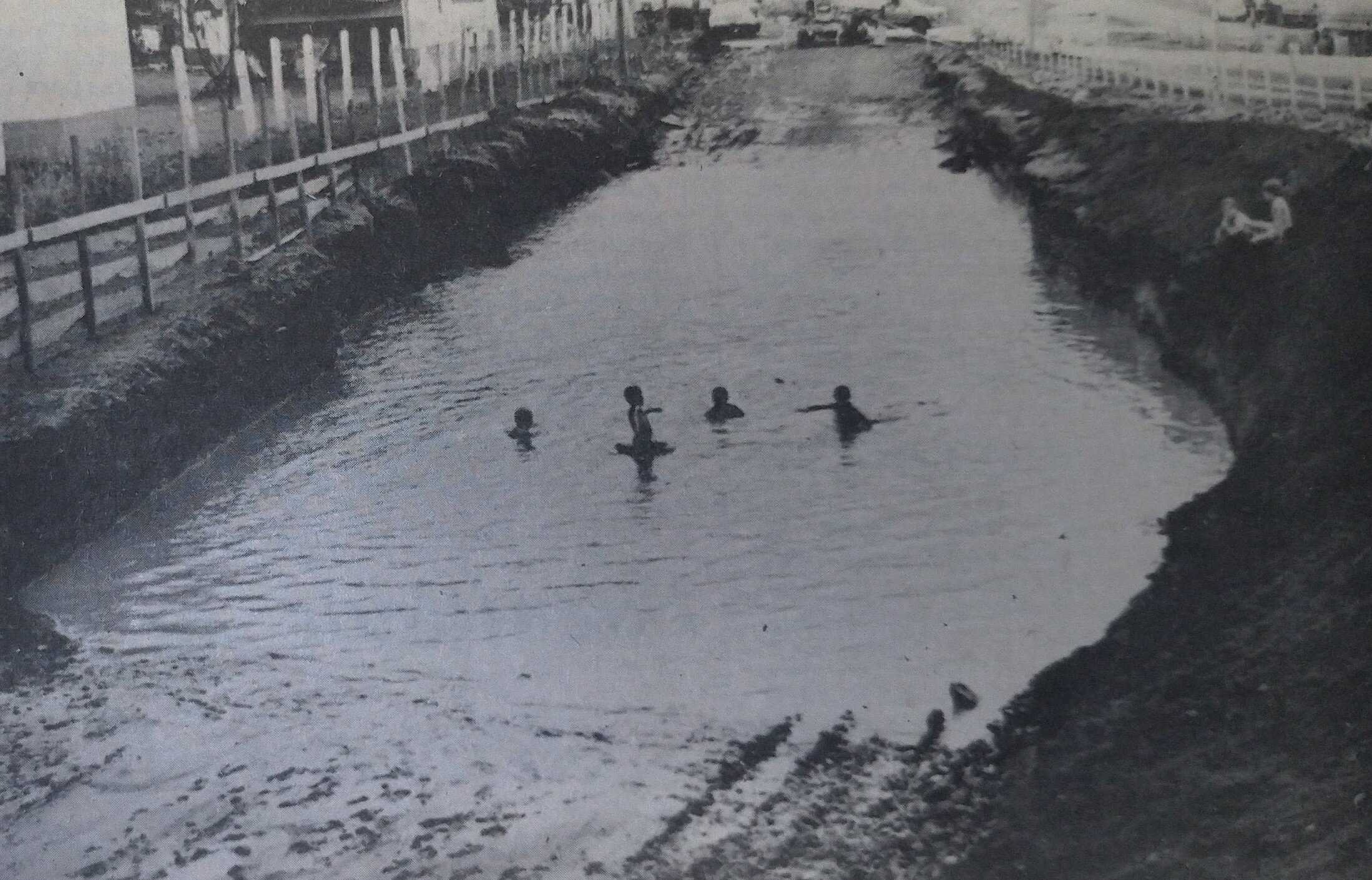 Piscina nas obras do trevo - 1975