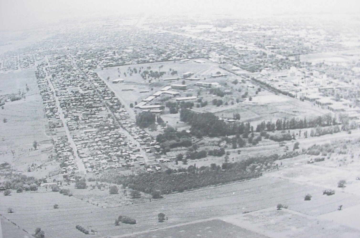 Vista aérea da Vila Esperança e da UEM - 1984