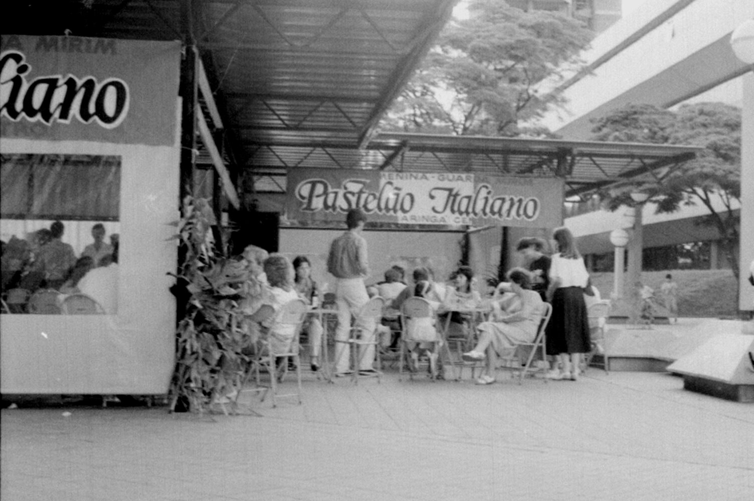 Barraca do Pastelão na Festa das Nações - Anos 1980